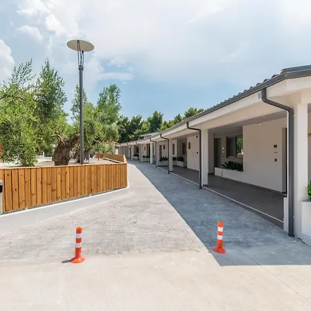 Lagomandra Luxury With Private Pools Resort *