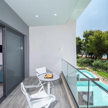 Lagomandra Luxury With Private Pools Resort