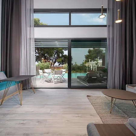 Lagomandra Luxury With Private Pools * نيكيتي
