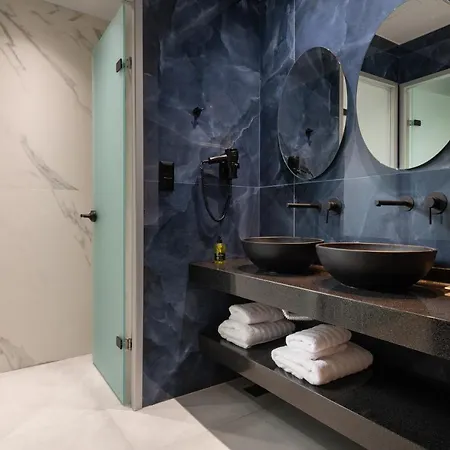 Lagomandra Luxury With Private Pools