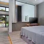Lagomandra Luxury With Private Pools *