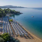 Lagomandra Luxury With Private Pools Resort *