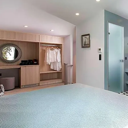 Lagomandra Luxury With Private Pools Feriested