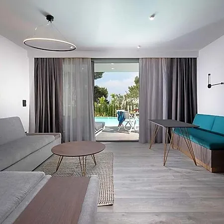 Lagomandra Luxury With Private Pools Resort *