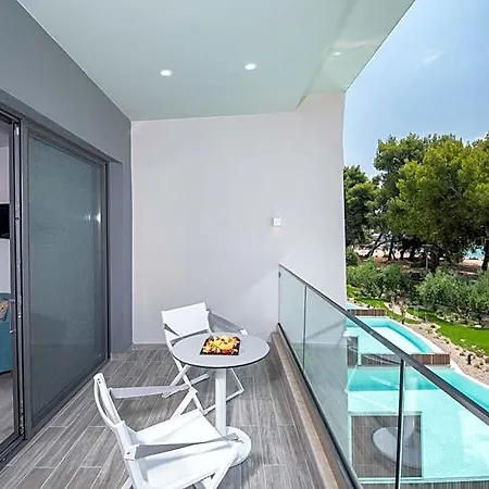 Lagomandra Luxury With Private Pools Feriested *