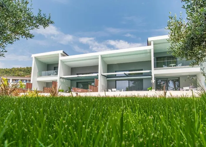 Lagomandra Luxury With Private Pools *