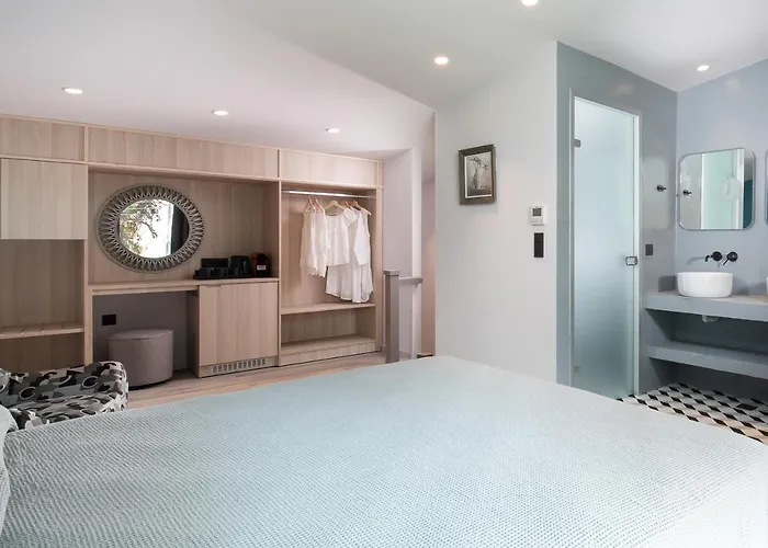 Lagomandra Luxury With Private Pools *