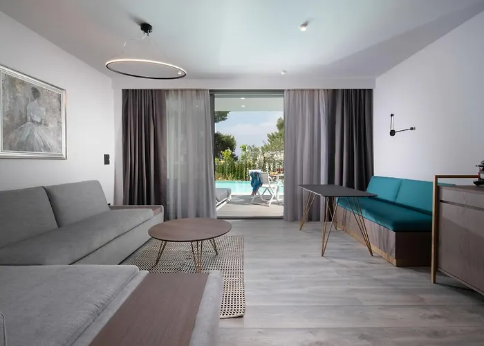 Lagomandra Luxury With Private Pools *