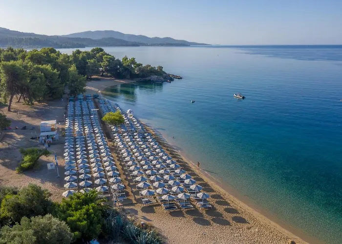 Lagomandra Luxury With Private Pools Station touristique *
