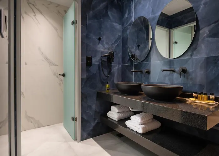 Lagomandra Luxury With Private Pools