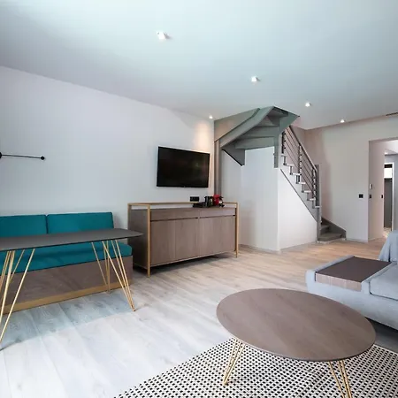 Lagomandra Luxury With Private Pools 리조트