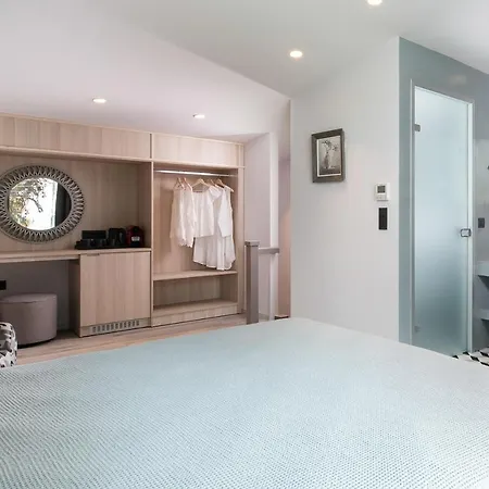 Lagomandra Luxury With Private Pools *