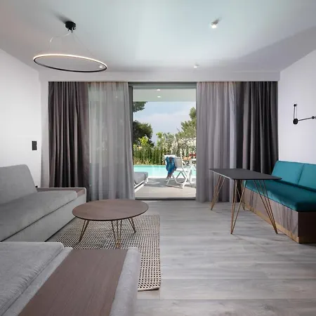 Lagomandra Luxury With Private Pools *